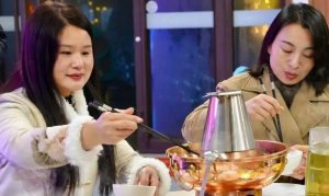 當云端美景遇見“舌尖美食”“雞公山云端創(chuàng)想火鍋季”火熱開啟