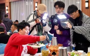 當云端美景遇見“舌尖美食”“雞公山云端創(chuàng)想火鍋季”火熱開啟